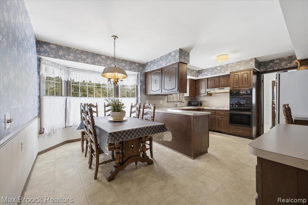 5956 Pinecroft Drive, West Bloomfield, MI — Photo 16