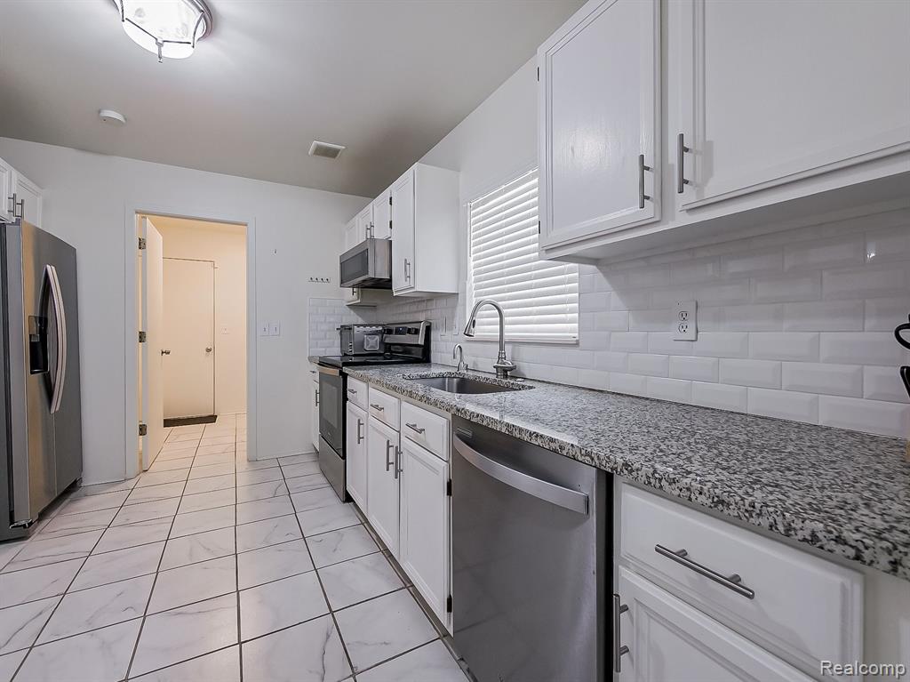 212 WINDING Brook, Commerce Twp, MI 48390 — Photo 7