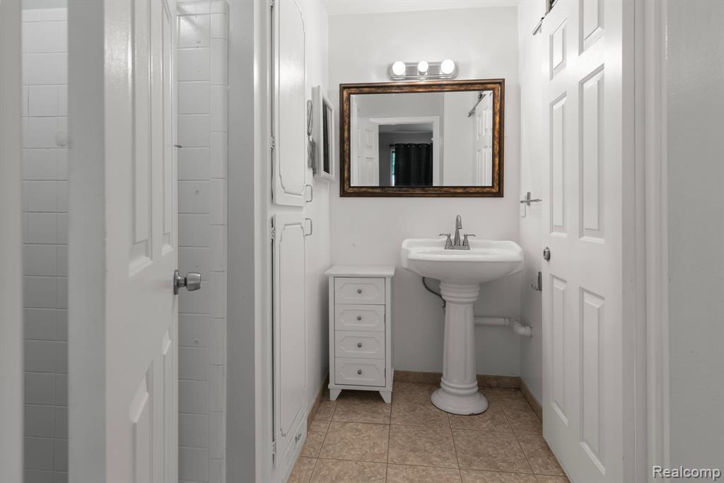 794 Oak Brook Ridge Drive, Rochester Hills, MI 48307 — Photo 13