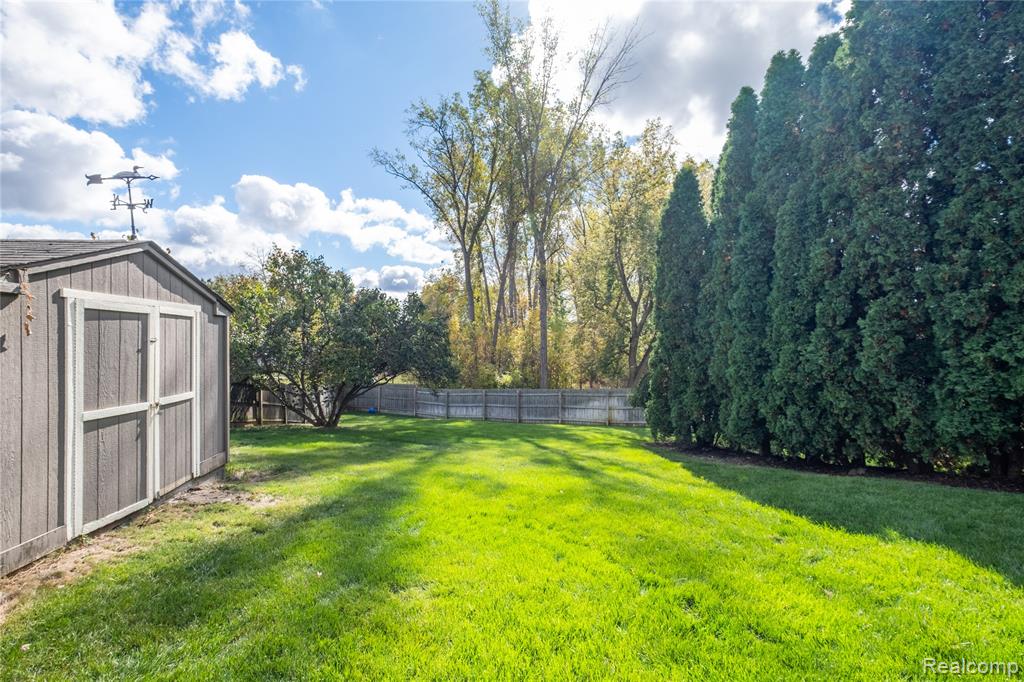 2410 Torrey Grove Court, Fenton, MI 48430 — Photo 38