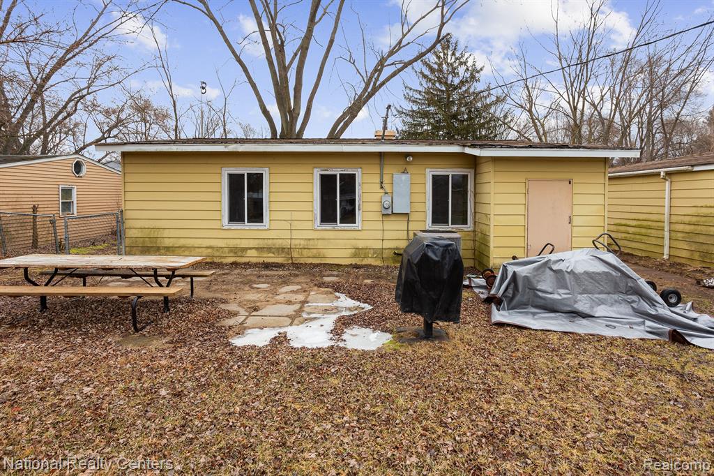 6378 Beth, Brighton, MI 48116 — Photo 25