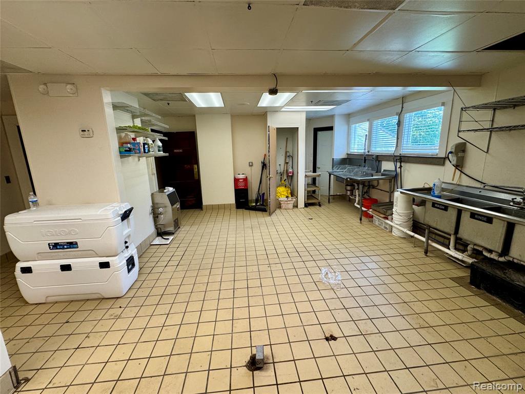 2156 W JEFFERSON Avenue, Trenton, MI, 48183