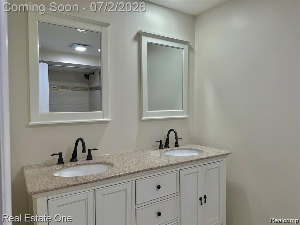 26950 ROCHELLE Street, Dearborn Heights, MI 48127 — Photo 15