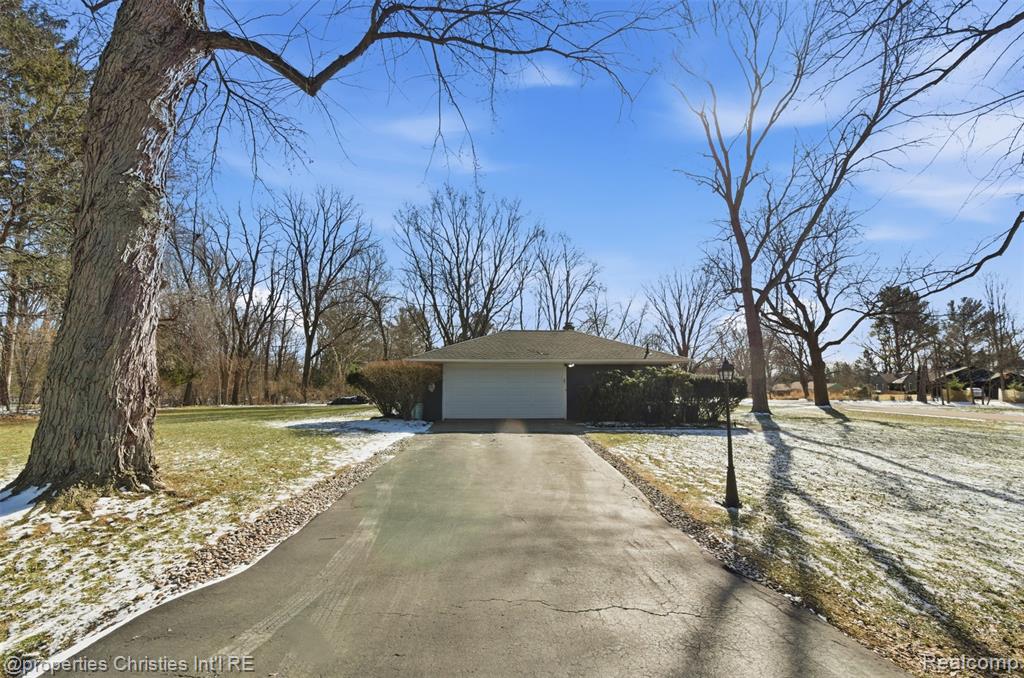 4305 Meadowlane Court, Bloomfield Hills, MI 48304 — Photo 28