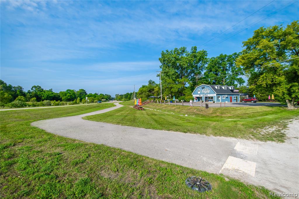 9175 Bernice Drive, Pinckney, MI 48169 — Photo 31