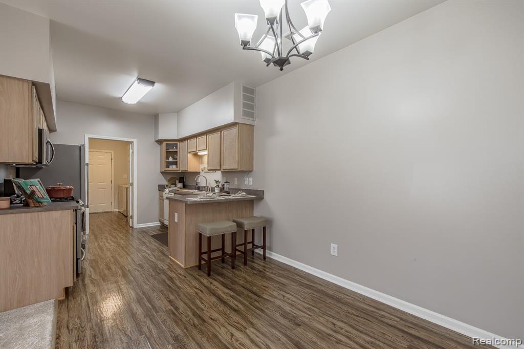 708 AMBERLY Drive, A, Waterford, MI 48328 — Photo 10