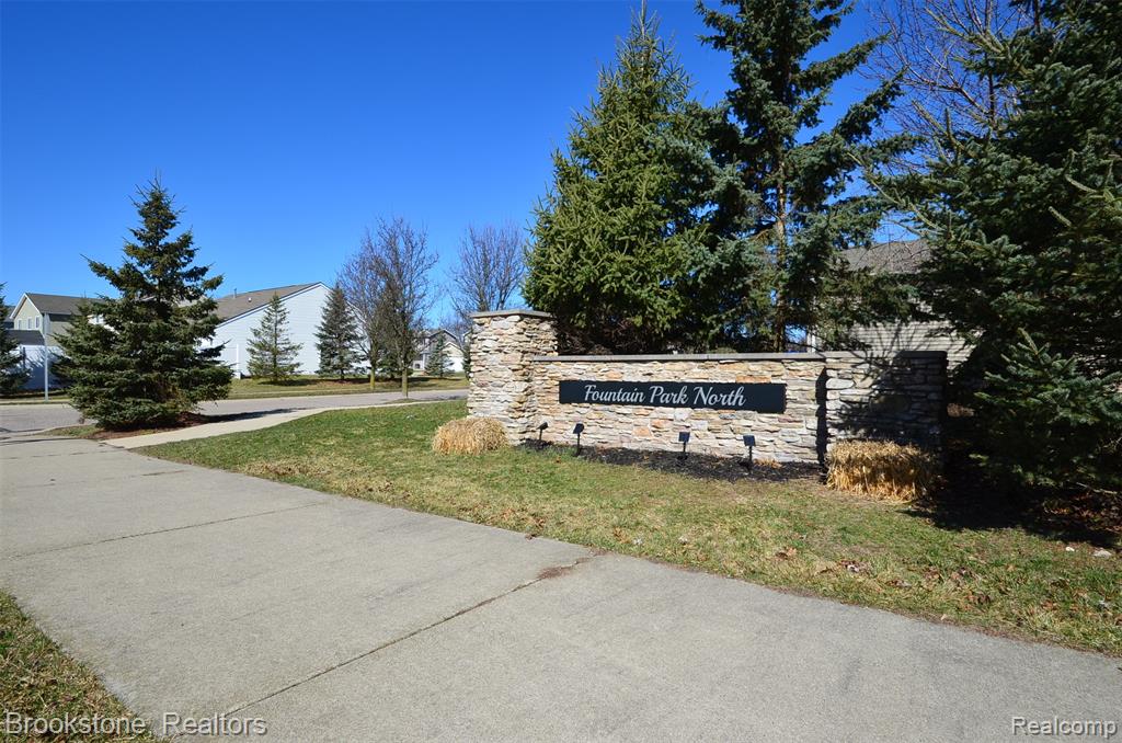 350 Fountain Park Drive, Waterford, MI 48327 — Photo 39