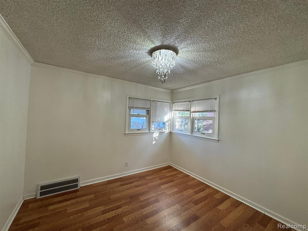 6922 MAYBURN Street, Dearborn Heights, MI 48127 — Photo 8