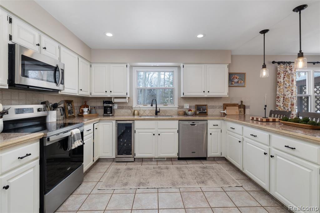 8374 Lasalle Court, Grosse Ile, MI 48138 — Photo 12