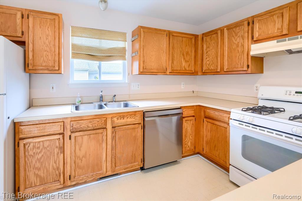 9446 Tiger Run Trail, Davison, MI 48423 — Photo 16