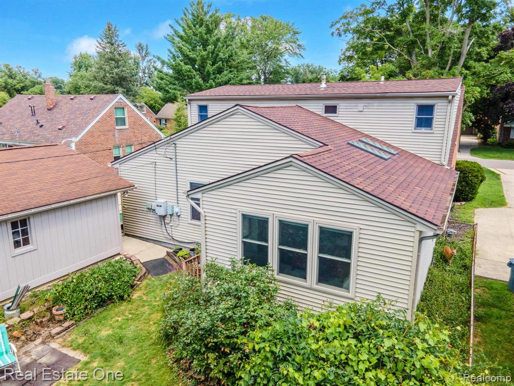 1938 Beverly Street, Sylvan Lake, MI 48320 — Photo 6