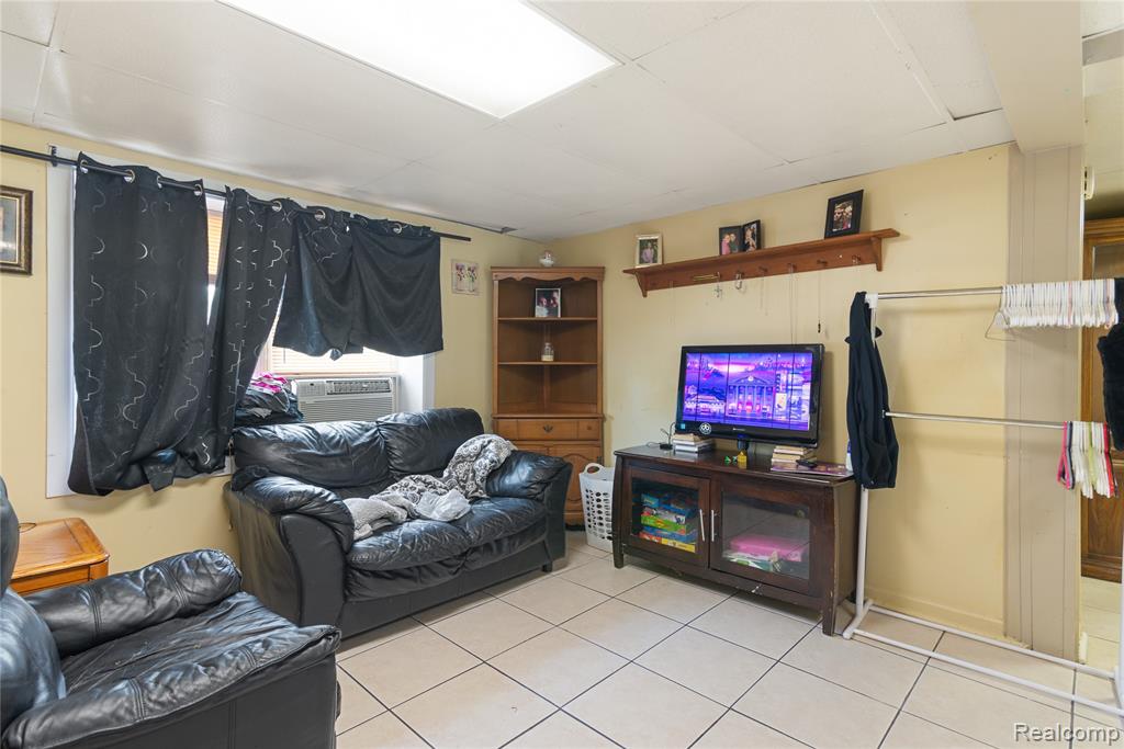 3279 Emmett Road, Emmett, MI 48022 — Photo 5