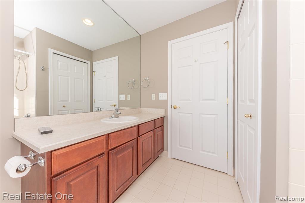 26610 Valhalla Drive, Farmington Hills, MI 48331 — Photo 51