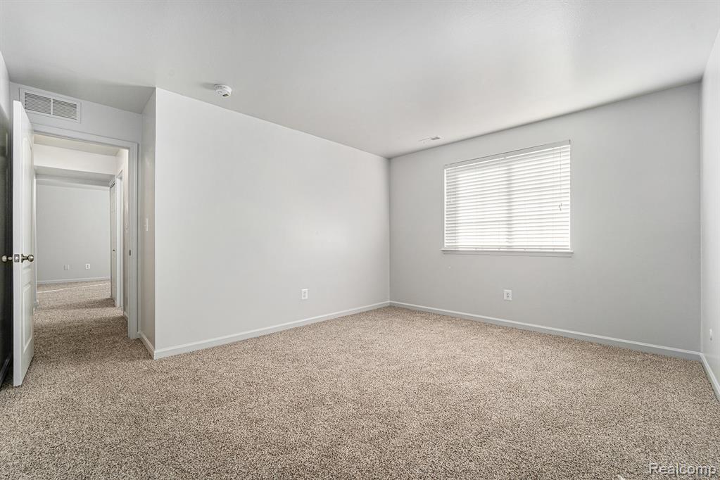45210 Keding Street, 101, Utica, MI 48317 — Photo 7