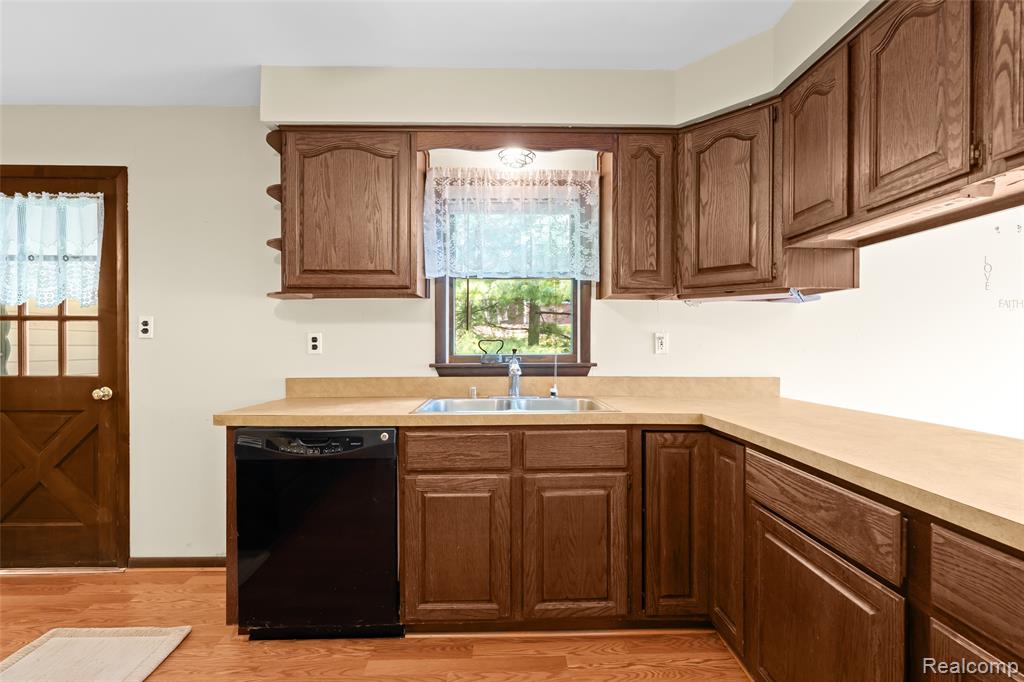9044 Kemper Drive, South Lyon, MI 48178 — Photo 17