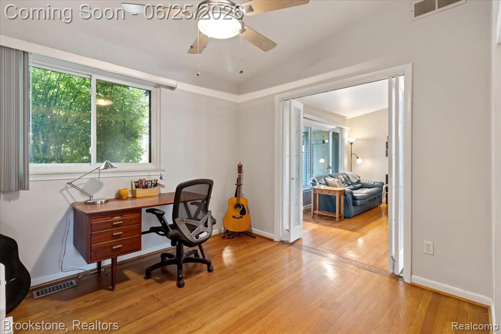 24210 Beverly Street, Oak Park, MI 48237 — Photo 8
