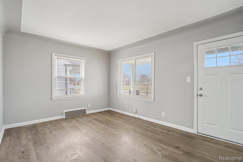 3963 S Hubbard Street, Wayne, MI 48184 — Photo 7