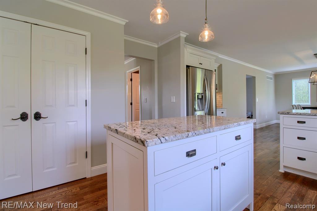 9457 DALEVIEW Drive, South Lyon, MI 48178 — Photo 14