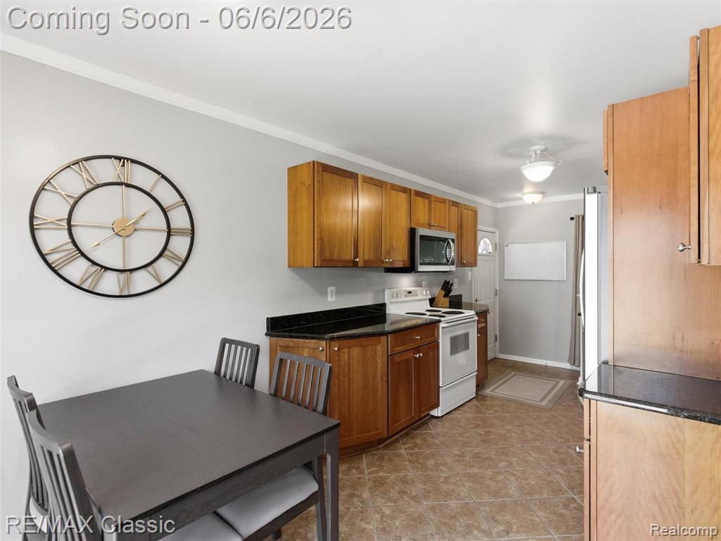 41020 Greenbriar Lane, Plymouth, MI 48170 — Photo 16