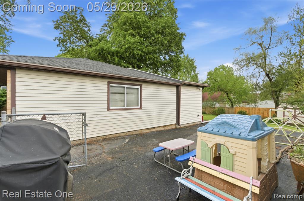 733 S Webik Avenue, Clawson, MI — Photo 10