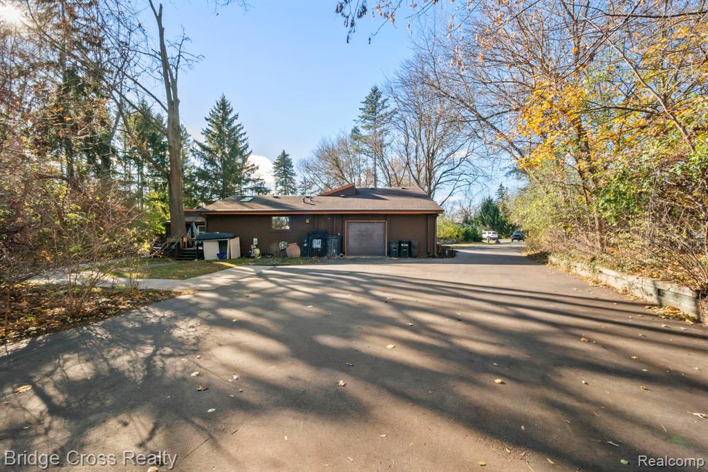 24459 Bloomington Court, Franklin, MI 48025 — Photo 41
