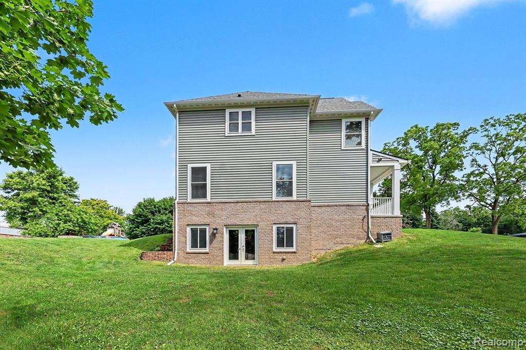1660 Winthrop Road, Bloomfield, MI 48302 — Photo 33