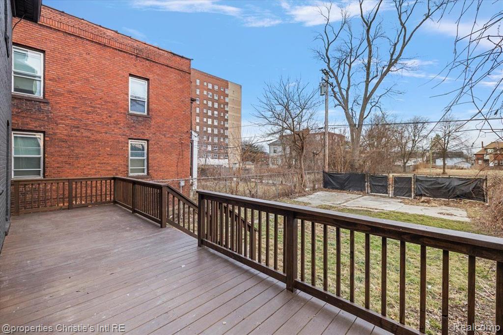 649 GLADSTONE Street, Detroit, MI 48202 — Photo 47