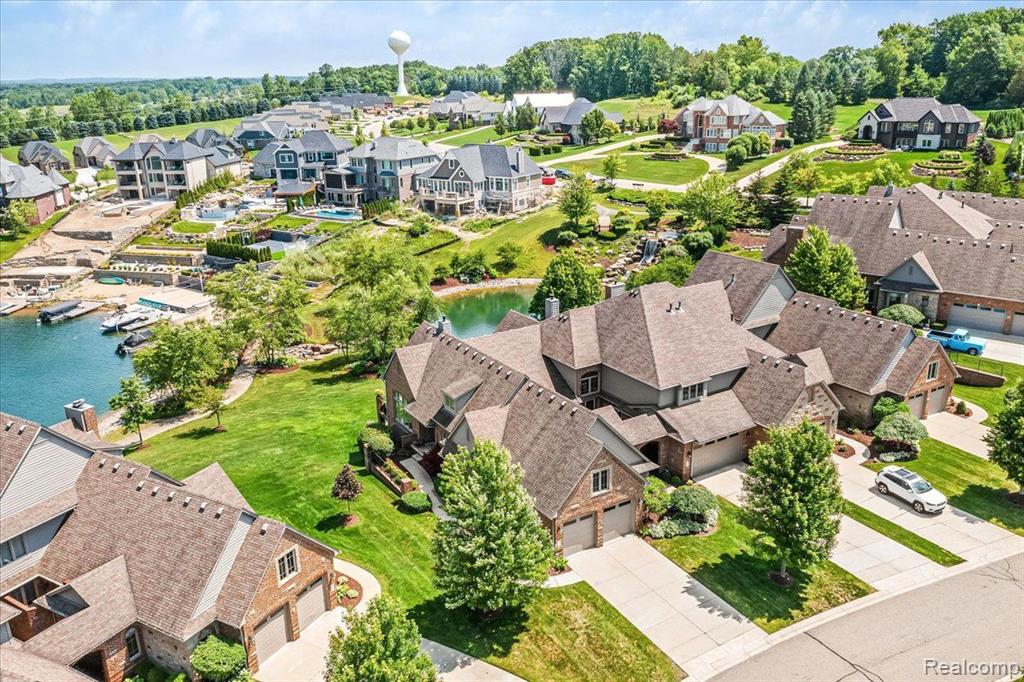 10815 SPARKLING WATERS Court, South Lyon, MI 48178 — Photo 63