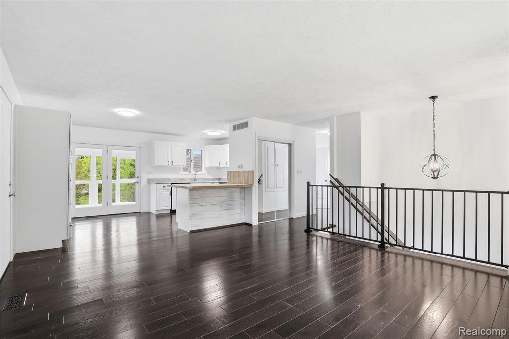 2465 Egelston Avenue, Burton, MI 48509 — Photo 6