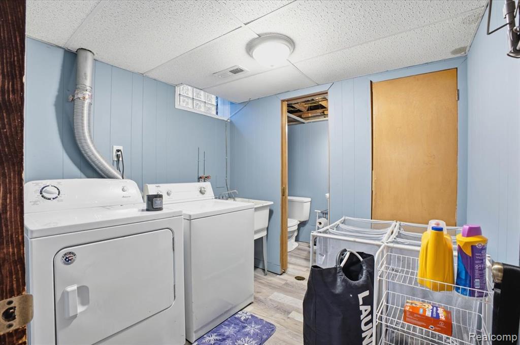 21440 Prestwick Avenue, Harper Woods, MI 48225 — Photo 31