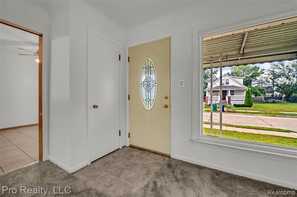 650 CLEOPHUS Parkway, Lincoln Park, MI 48146 — Photo 3