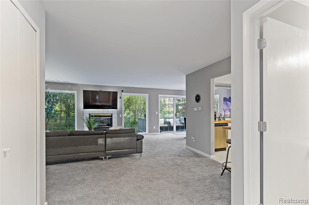 549 Winwood Court, Walled Lake, MI 48390 — Photo 4