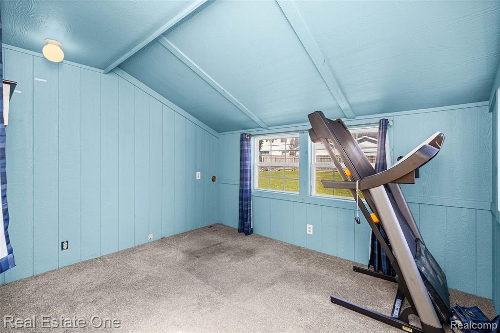 4058 Lomley Avenue, Waterford, MI 48329 — Photo 38