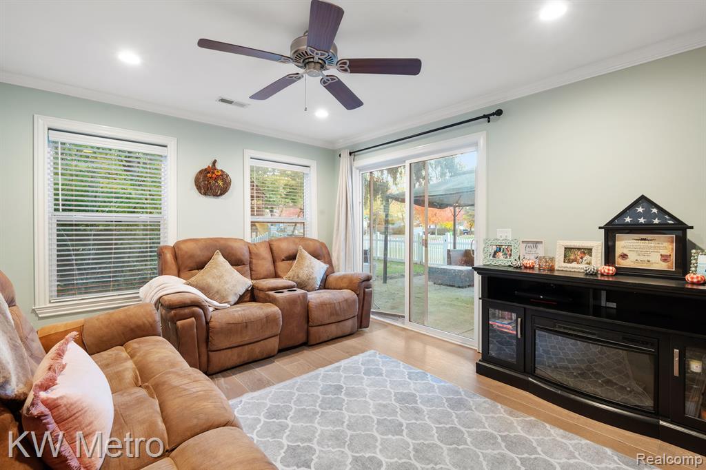 735 E HURON Street, Milford, MI 48381 — Photo 13