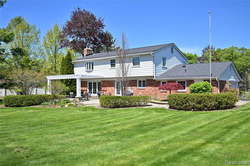4655 Walnut Lake Road, Bloomfield Hills, MI 48301 — Photo 34
