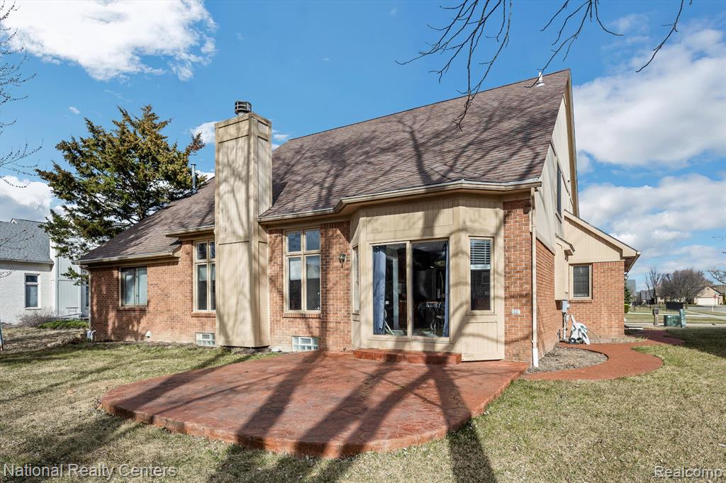 51569 PINEWOOD Drive, Macomb, MI 48042 — Photo 5