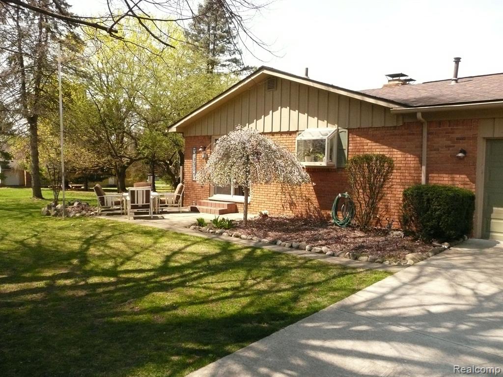 831 DEL SHER Drive, Brighton, MI 48114 — Photo 6