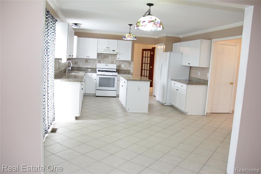 40690 Bluesprings Court, Canton, MI 48188 — Photo 16