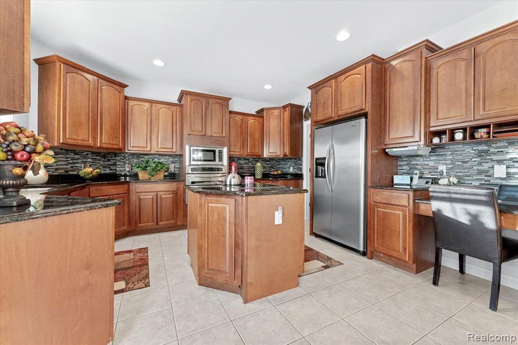 26035 Red Wood Drive, New Boston, MI 48164 — Photo 13