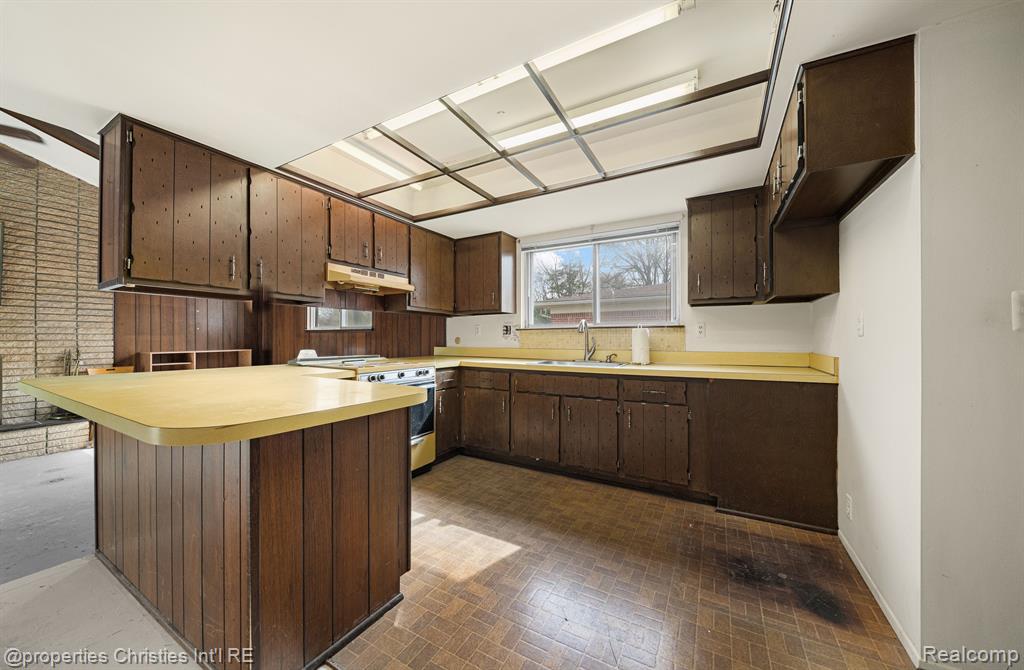 4684 CHAPEL Drive, Troy, MI 48085 — Photo 9