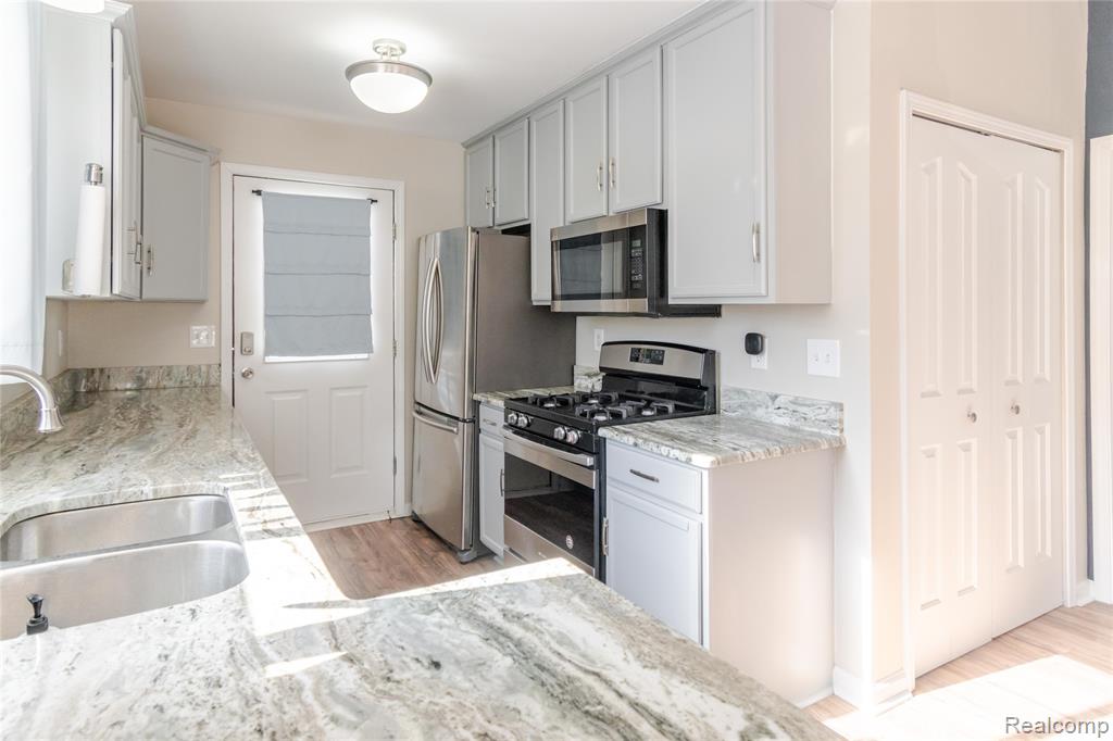 256 Crocker Boulevard, Mount Clemens, MI 48043 — Photo 6