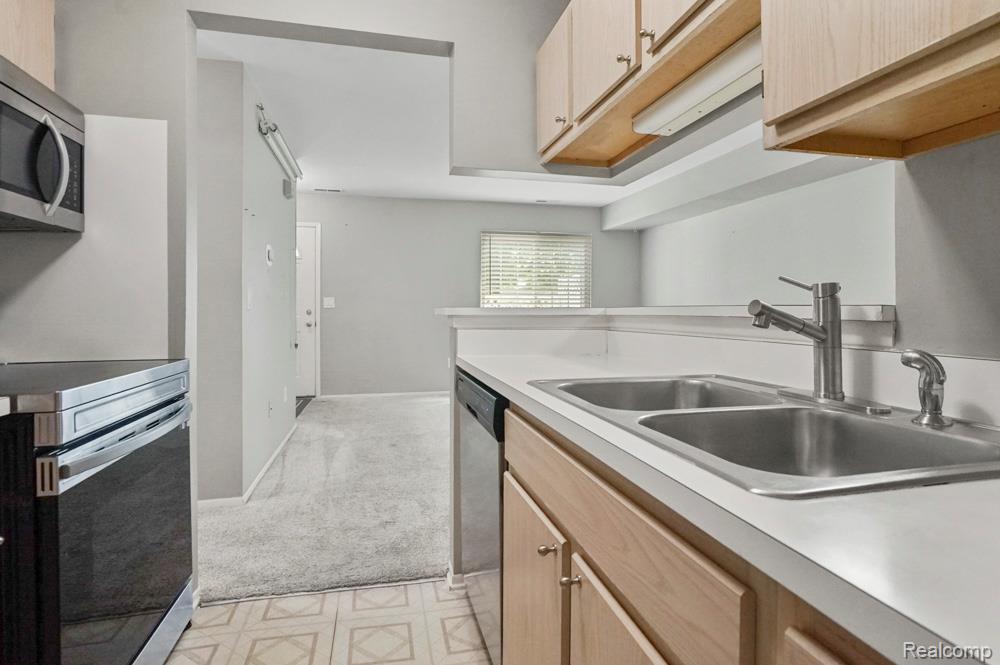 22051 Atlantic Pointe, Farmington Hills, MI 48336 — Photo 11