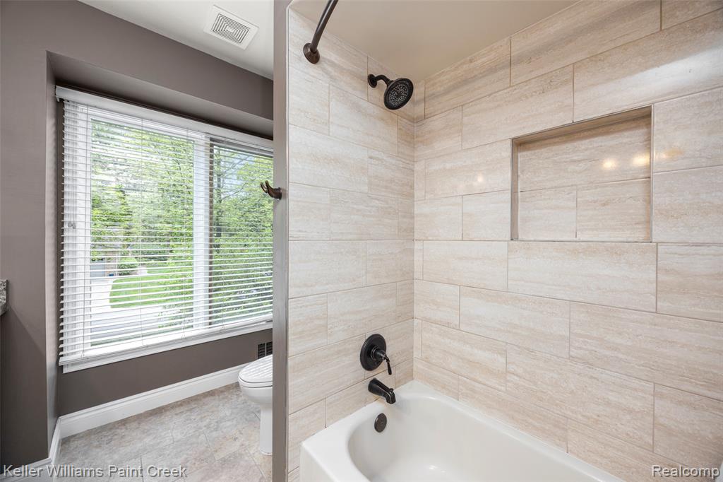 53362 Robinhood Drive, Shelby Twp, MI 48315 — Photo 30
