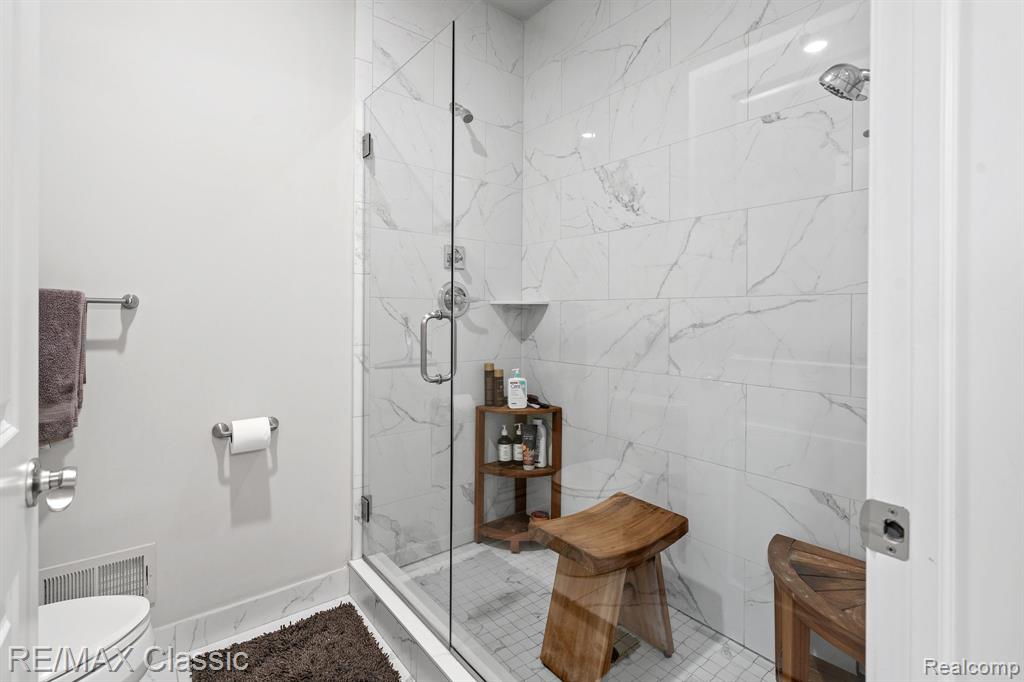 42456 GATEWAY Drive, Plymouth, MI 48170 — Photo 27