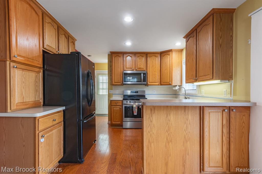 906 McLean Avenue, Royal Oak, MI 48067 — Photo 6