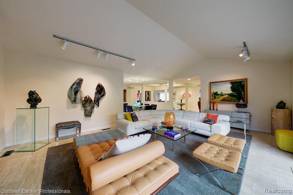 1921 Pine Ridge Lane, Bloomfield Hills, MI 48302 — Photo 14