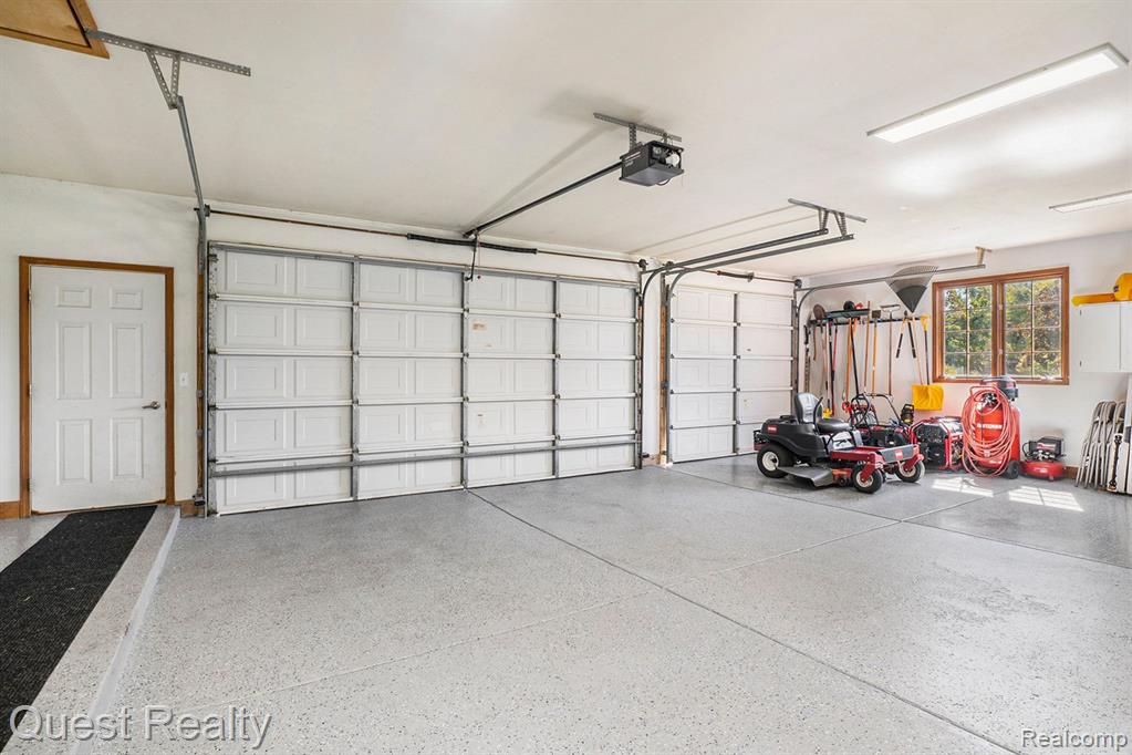 5780 GARNET Circle, Clarkston, MI 48348 — Photo 32