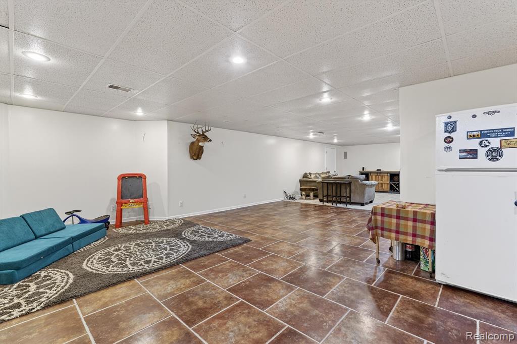 16147 Silvercrest Drive, Fenton, MI 48430 — Photo 36