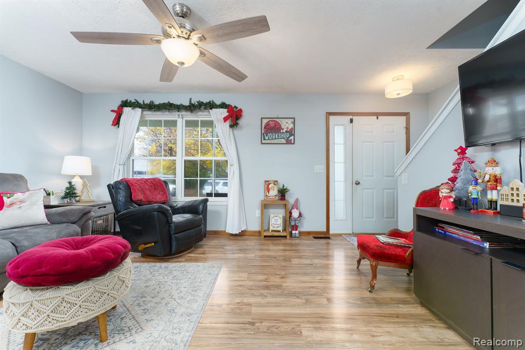 738 PINEGATE Drive, Fowlerville, MI 48836 — Photo 2