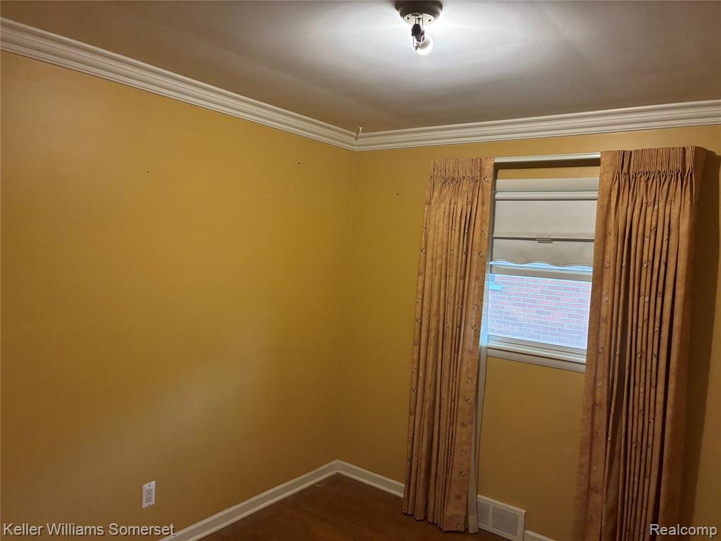 18031 Mott Avenue, Eastpointe, MI 48021 — Photo 19
